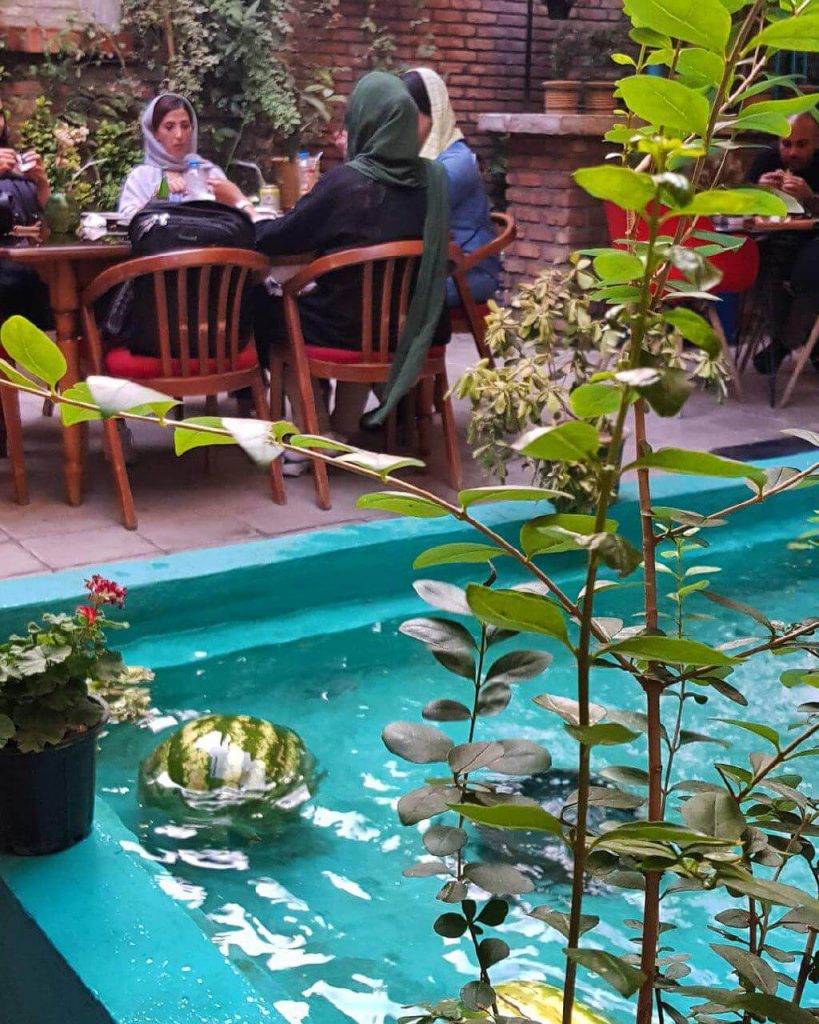 کافه با فضای باز در تهران