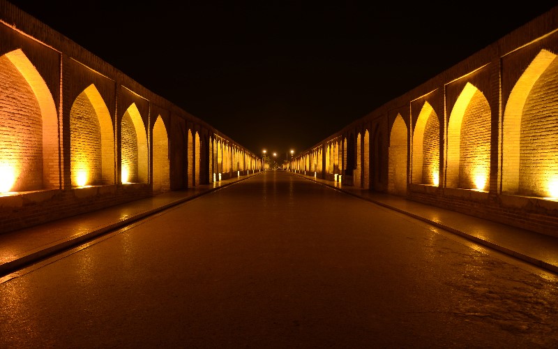 راهرو سی و سه پل اصفهان